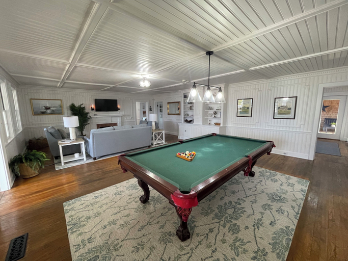 Game room, The Castle Inn at Silver Lake, Hyde