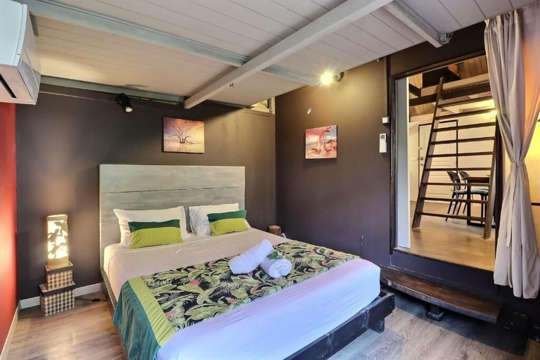 Room 4, Fare Vainina