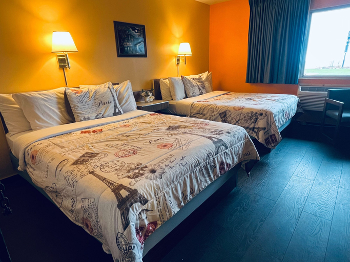 Bedroom 2, Silver Sands Hotel RV Park, Ontonagon