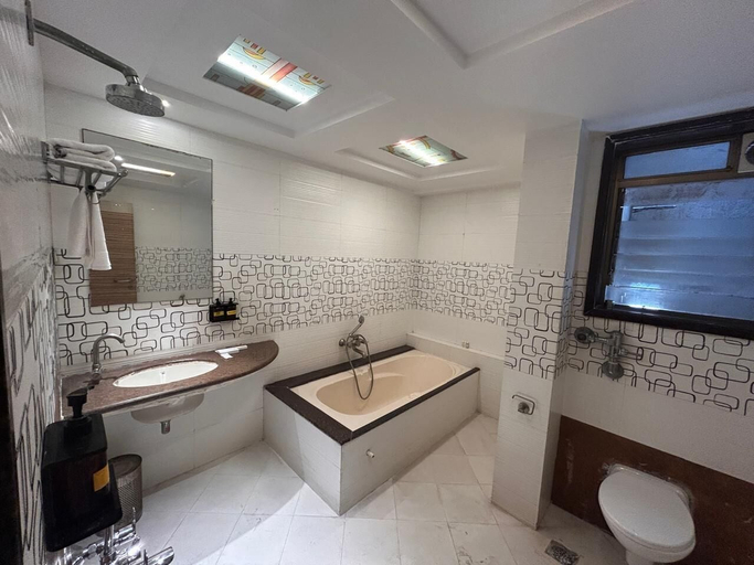 Others 5, The Neelam Executive, Pune