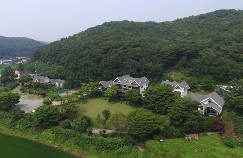 Others 2, Anmyeondo Lake Park Pension, Taean
