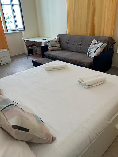 Room 5, Independent Rooms by Ghor, Rome