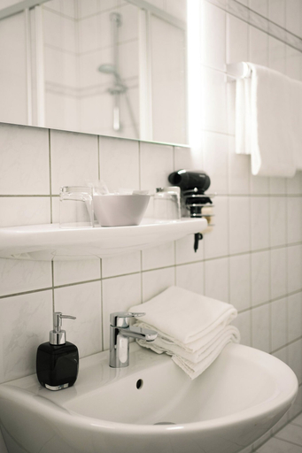 Bathroom 4, Hotel Stadt Kamen, Unna