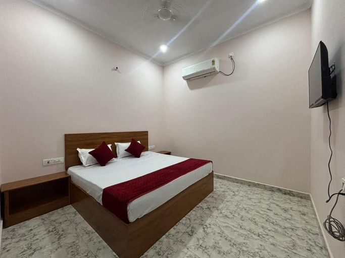 Room 4, Hotel Baldev Palace, Mathura