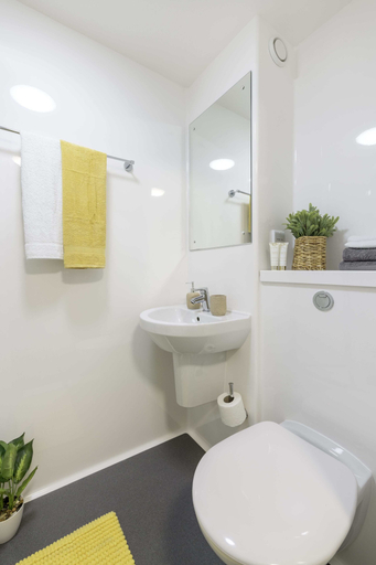 Bathroom 2, Turner Court, Newcastle upon Tyne