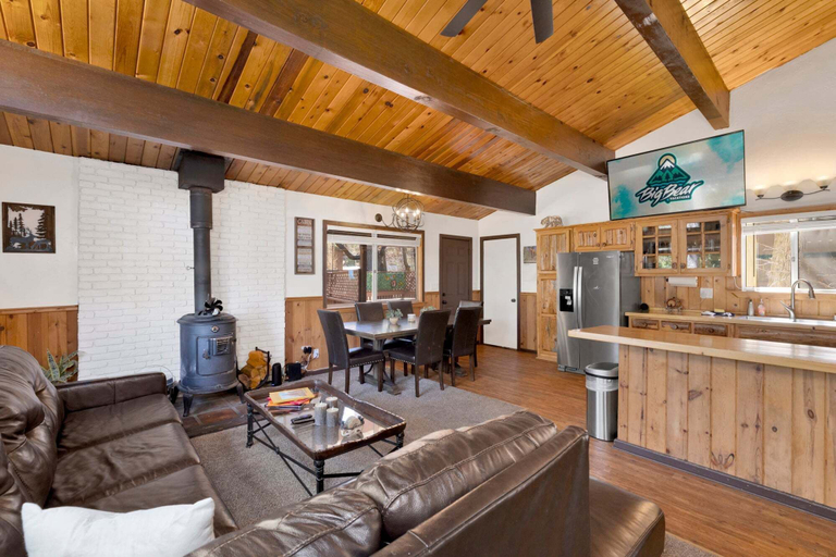 Living area, 2655 - Highland Hideout, San Bernardino