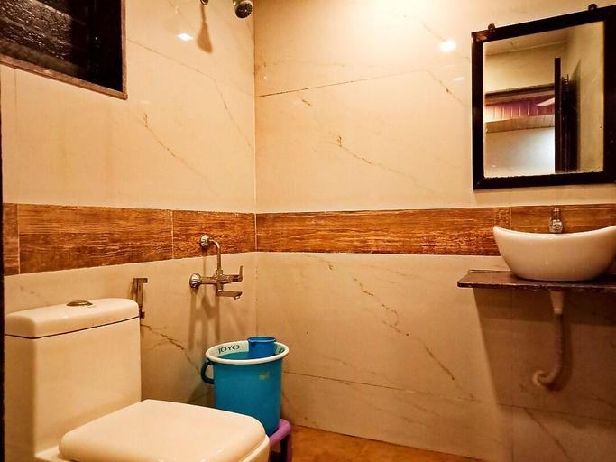 Bathroom, Hotel President, Satara