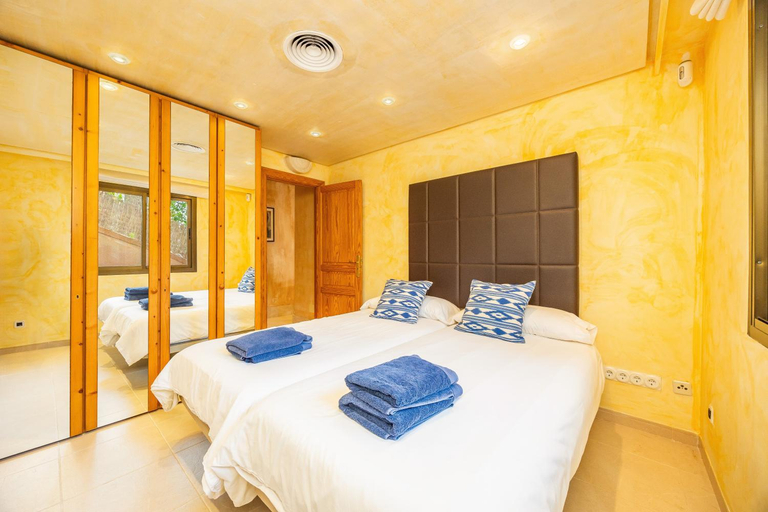 Others 4, Villa Cala Llamp, Baleares