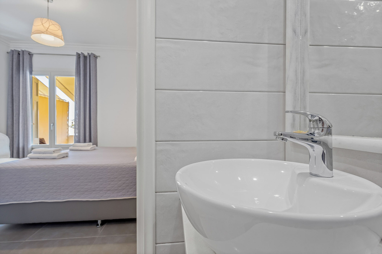Bathroom 5, Kamelia Hotel, Attica