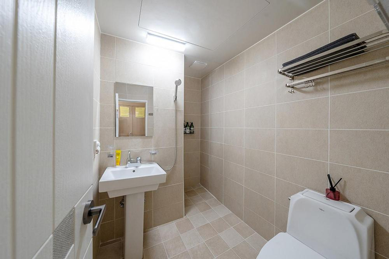 Bathroom 5, Jeju Visitor Guesthouse, Jeju
