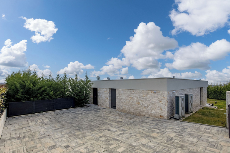 Property grounds, Luxury Pool & Spa Villa Miracle, Brtonigla
