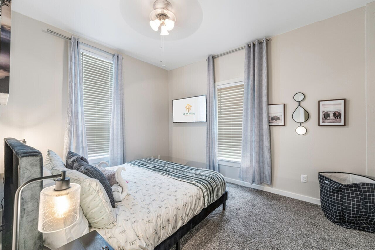 Bedroom 2, Luxury Family Friendly Home 6 Queen Beds, Fort Worth