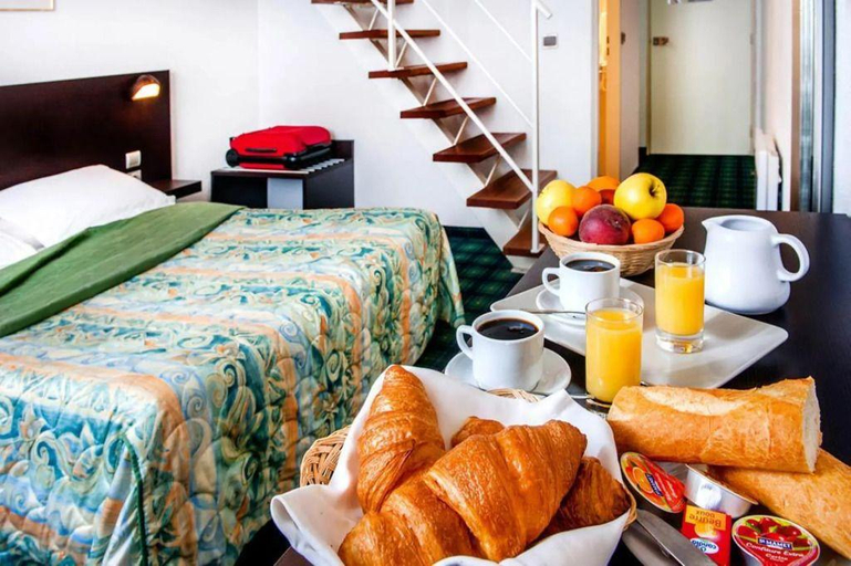 Bedroom 2, Hotel Christ Roi, Hautes-Pyrénées