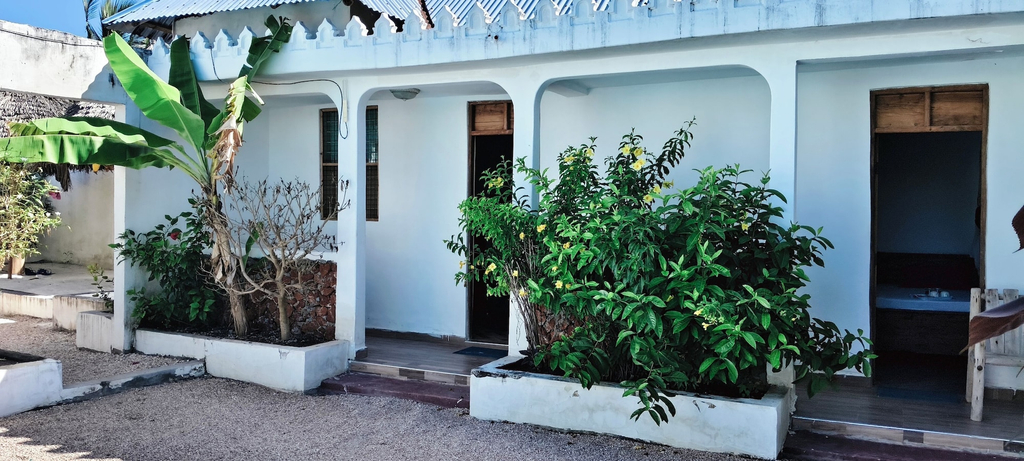 Exterior, Primavera Jambiani, Kusini