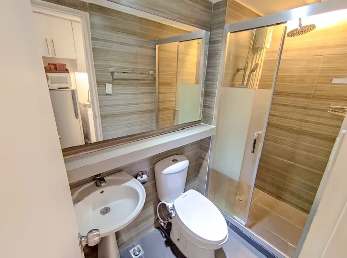 Bathroom 2, TadaiManila Citadel Inn Makati, Makati City