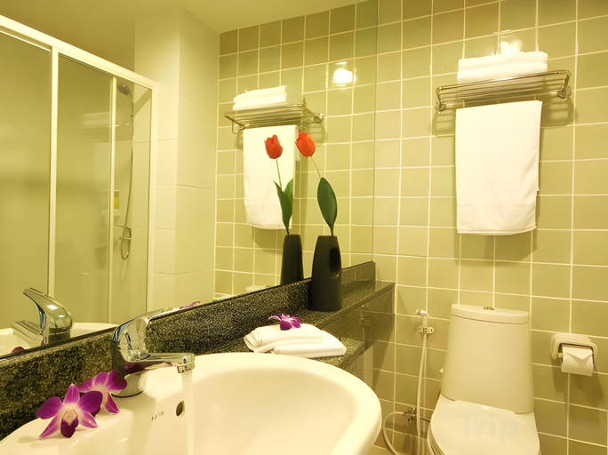 Bathroom 4, Bangkok Loft Inn, Khlong San
