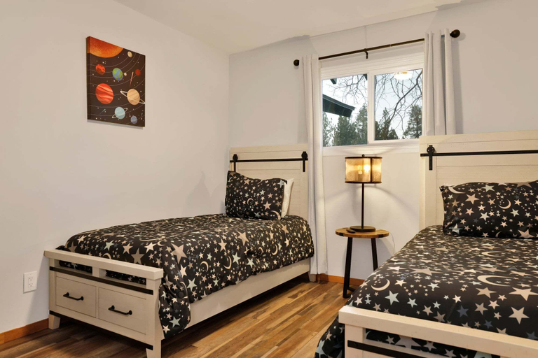 Room 2, 2607-the Highland Getaway, San Bernardino