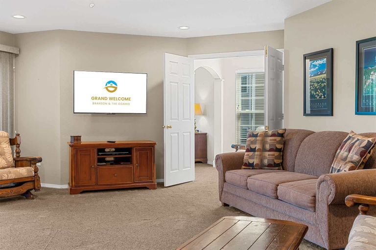 Living area 3, The Shoreline Suite 2bdr, Stone