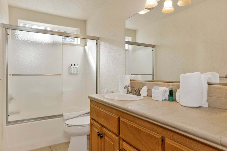 Bathroom 5, Brownie Retreat #2619, San Bernardino