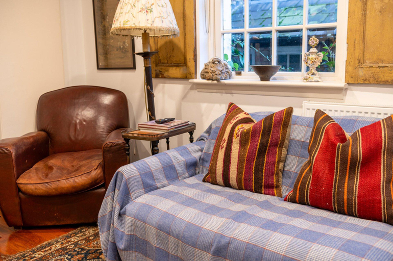 Others 5, Character Cottage In Historic Hampstead, London