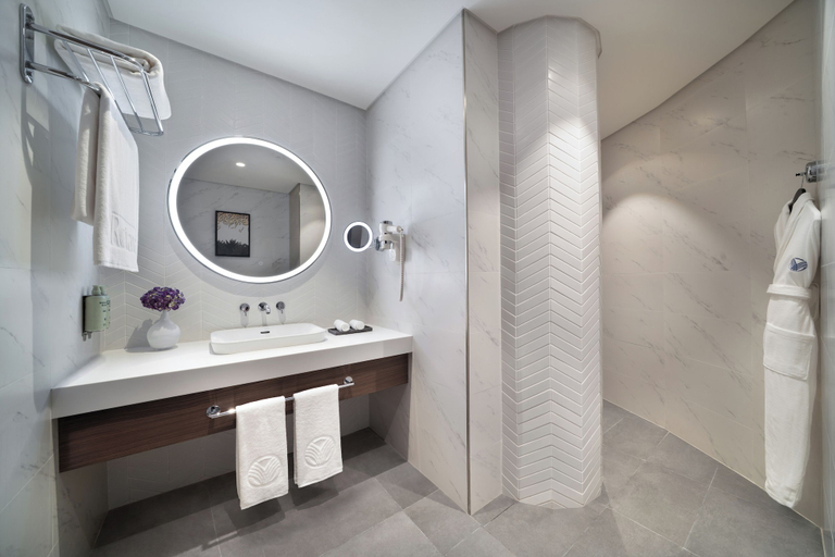 Bathroom 5, Rotana Ras Al Khaimah - The Mangroves, Ras Al Khaimah