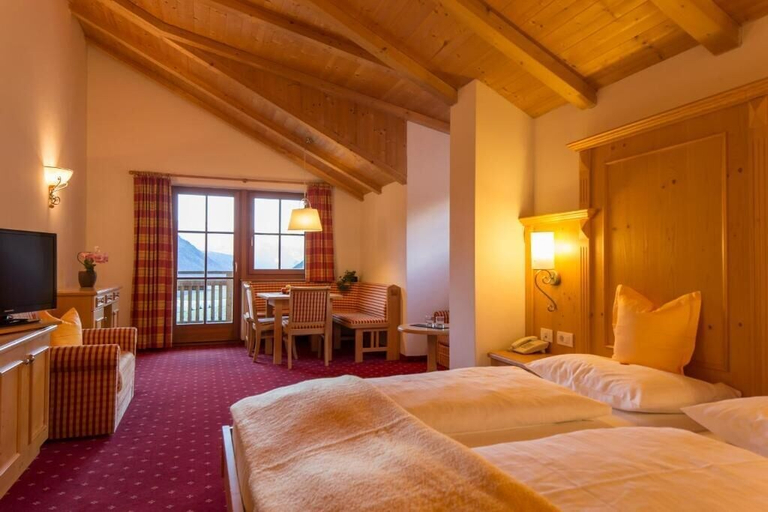 Bedroom 1, Berghotel Johanneshof, Bolzano