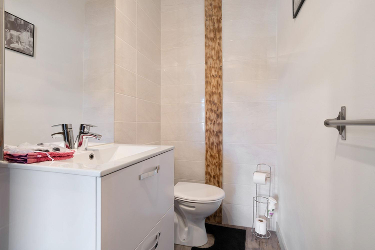 Bathroom 4, Domaine Du Grezal, Dordogne