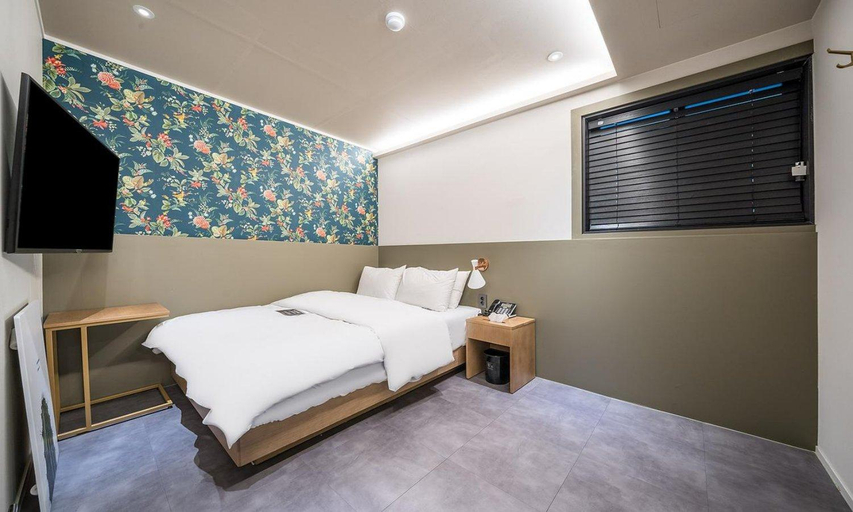 Bedroom 2, Number 25 Sinchon Branch, Mapo
