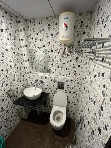Bathroom 3, Hotel Shree, Kota