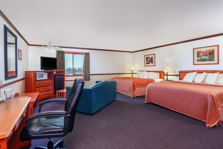 Bedroom 2, Long Horn Hotel, Lewis and Clark