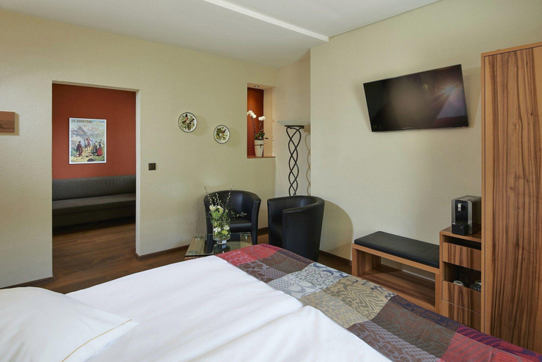 Bedroom 2, Hotel Ambassador, Brig