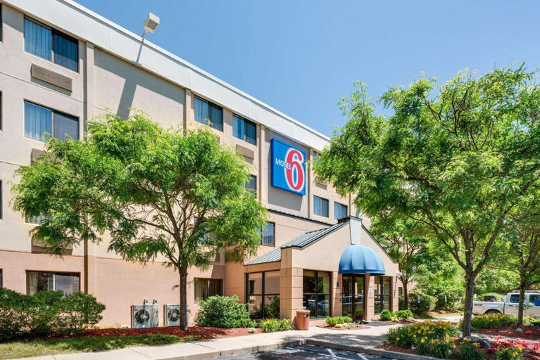 Exterior & Views 2, Motel 6 Milford, CT, New Haven