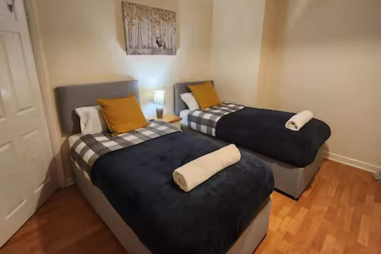 Room 2, Comfy 3-bed House - Sleeps 6 & Free Parking, Thurrock