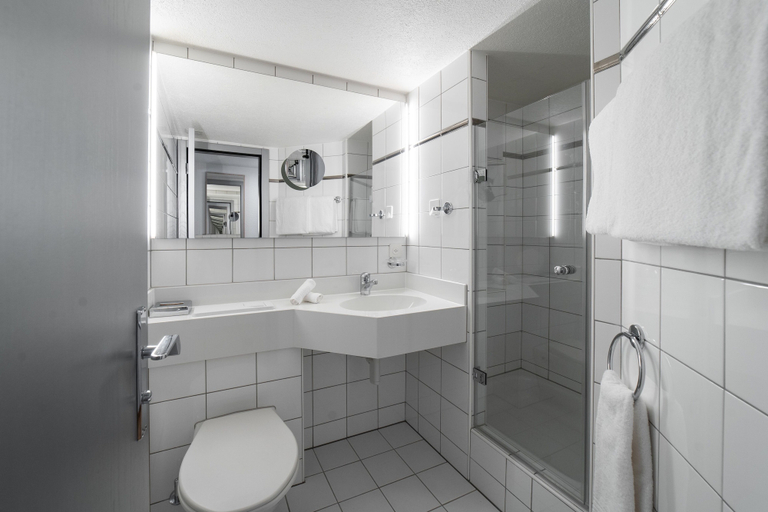 Bathroom 3, Hotel Stockalperhof, Brig