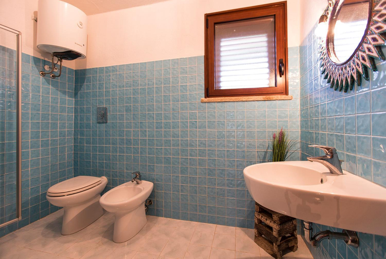 Bathroom 2, ClickSardegna Cottage Asaje ad Alghero con piscina ad uso esclusivo, Sassari