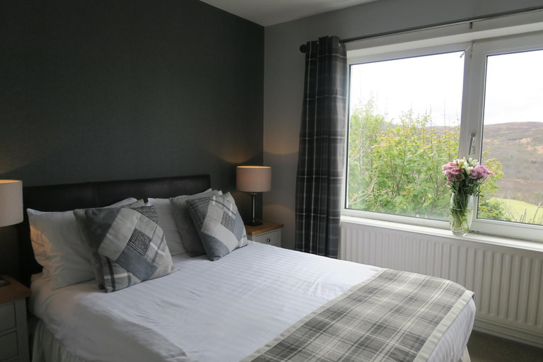 Others 3, Ben Loyal Hotel, Highland