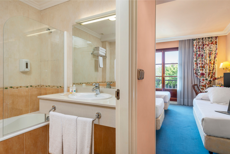 Bathroom 3, Hotel Urban Sondika By Eurotels, Vizcaya