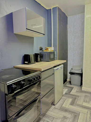 Private kitchen, 1-bed Apartment - Sleeps 2, Wifi & Central, Bradford