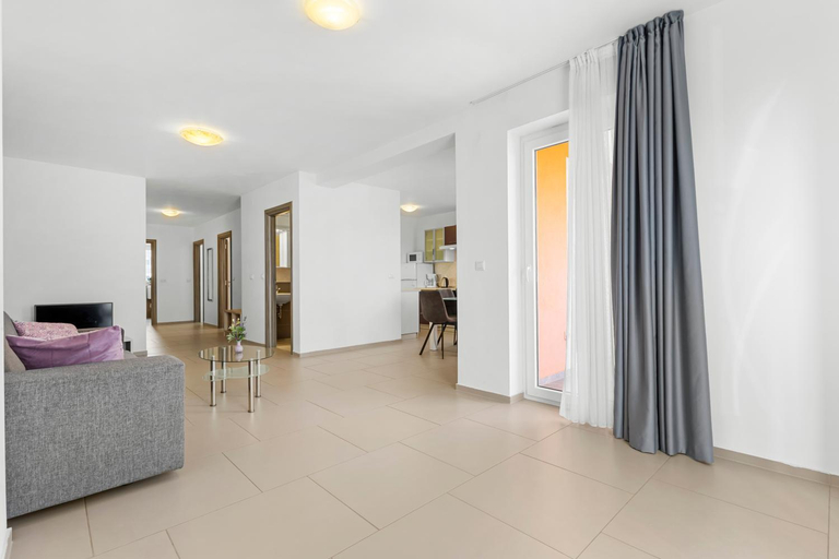 4, LotusPoolApart, Premantura
