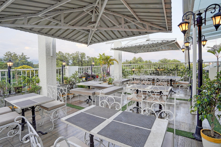 Dining 3, Deluxe Twin Room Gold Stone Comfort, Dehradun