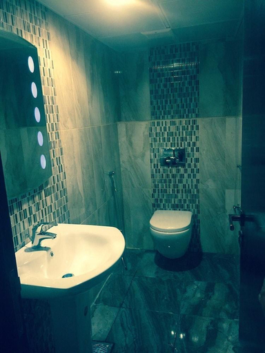 Bathroom 5, Hotel & Resort Golden Marina Yanbu فندق ومنتجع جولدن مارينا ينبع إدارة وتشغيل شركة منتجع المرسى الذهبي, Yanbu