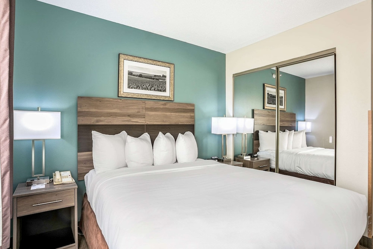 Bedroom 2, MainStay Suites Cedar Rapids North - Marion, Linn