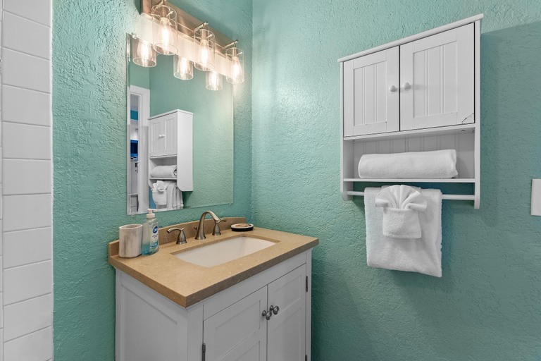 Bathroom 3, Pirates Cove 221, Volusia