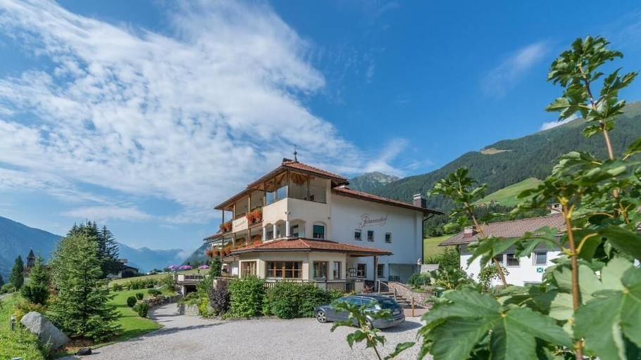 Exterior & Views 2, Berghotel Johanneshof, Bolzano