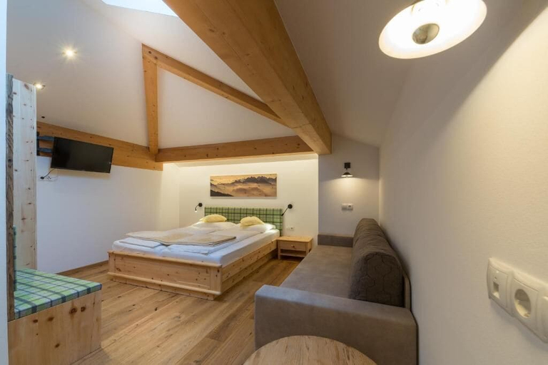 Bedroom 3, Berghotel Johanneshof, Bolzano