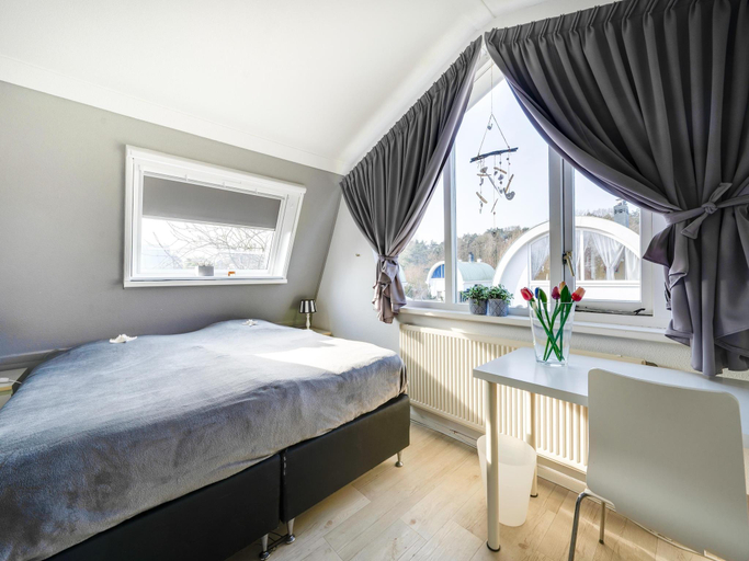 Bedroom 2, Holiday Home Noordwijk near Beach Sauna, Noordwijk