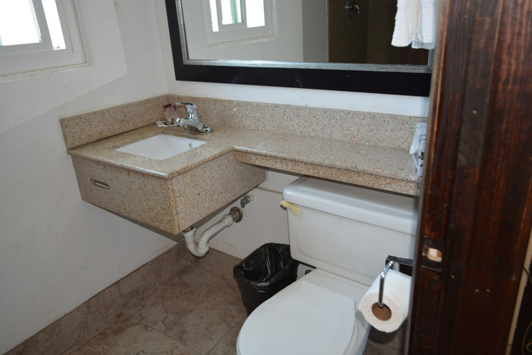 Bathroom 3, Harbor Inn & Suites, San Diego