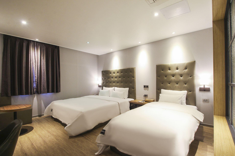 Bedroom 4, Jinju Brooks Hotel, Jinju