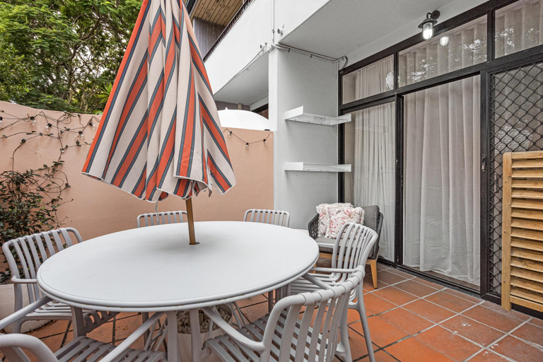 Balcony/terrace 4, Courtyard 1-Bed Apartment in New Farm, New Farm