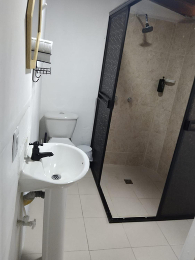 Bathroom 4, APARTAHOTEL ESTADIO GOLD, Medellín